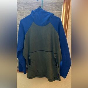 Melanzana, men’s xl. Royal with sage green.